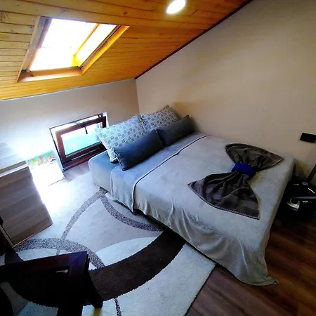 Апартамент Boutique Maisonette Beachside *